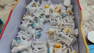 собираем космонавтов от детской игры в коробку
