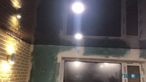 Глянцевый коричневый натяжной потолок в гараже