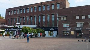 Калининград. Дом техники. Бывшая ярмарка. Раньше здесь выступал Гитлер, теперь здесь торговый центр