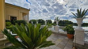 Сады на островах Колонистского парка в Петергофе. Царицын и Ольгин павильоны