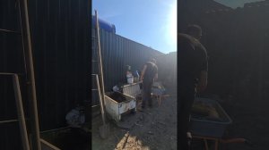 Приехал в гости,пока есть такие мужики,деревни не вымрут