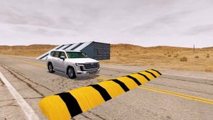 Грузовик Маккуин с бортовой платформой - Выбоина против автомобиля BeamNG.Drive