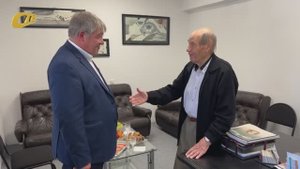 А. МИХАЙЛОВ ПОЗДРАВИЛ ПОЧЕТНОГО ГРАЖДАНИНА ГОРОДА А. ПОТАПОВА С ДОБЫЧЕЙ ДВУХМИЛЛИАРДНОЙ ТОННЫ РУДЫ