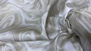 Пике белого цвета с принтом разводы 16938