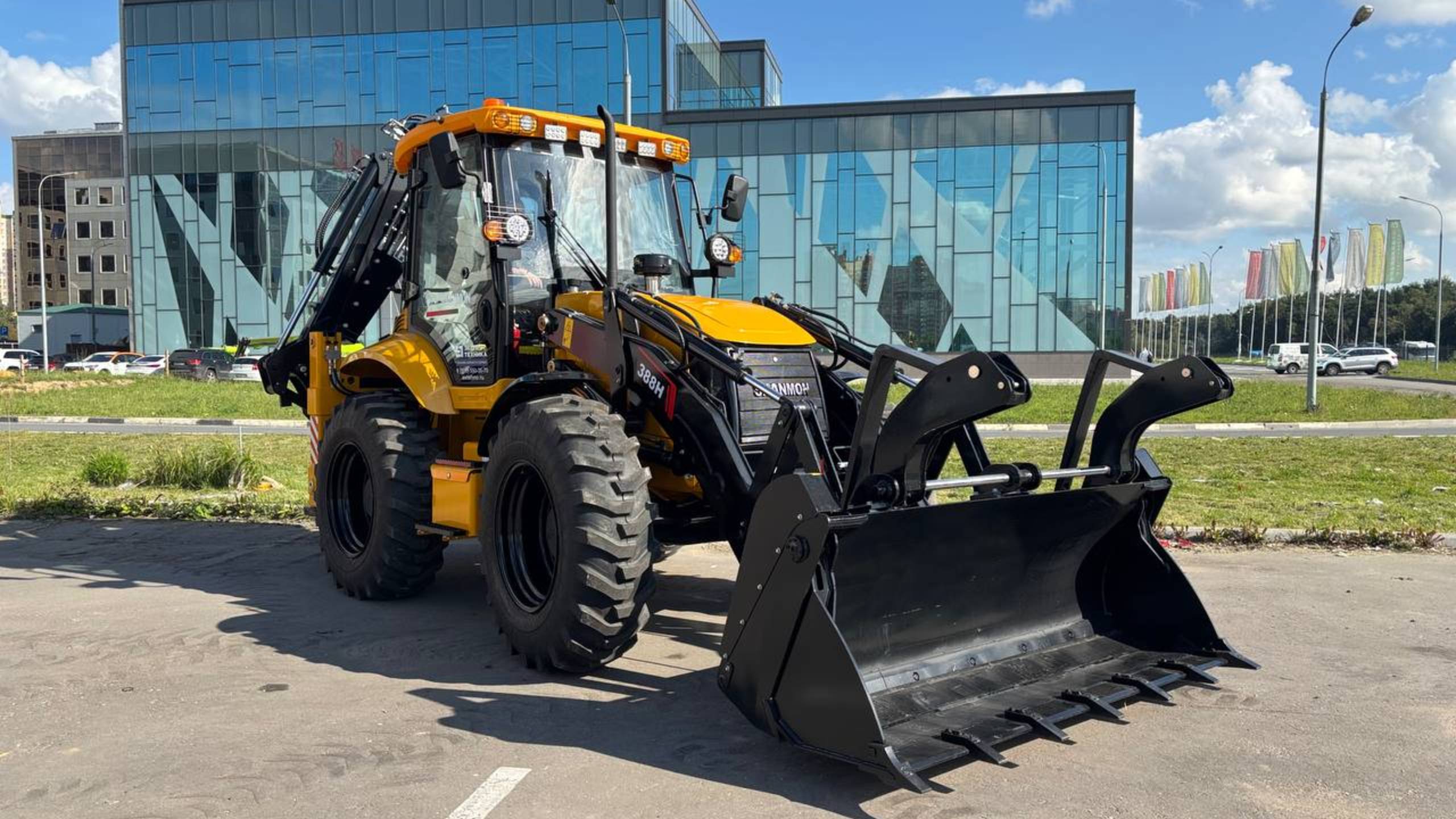 Обзор экскаватора-погрузчика Shanmon 388H с обновленной JCB-кареткой смотреть онлайн
