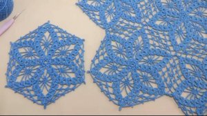 Вяжем красивый мотив крючком.