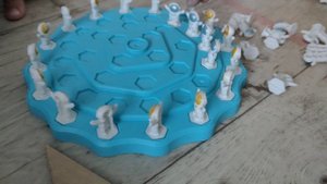 играем в детскую игру с космонавтами