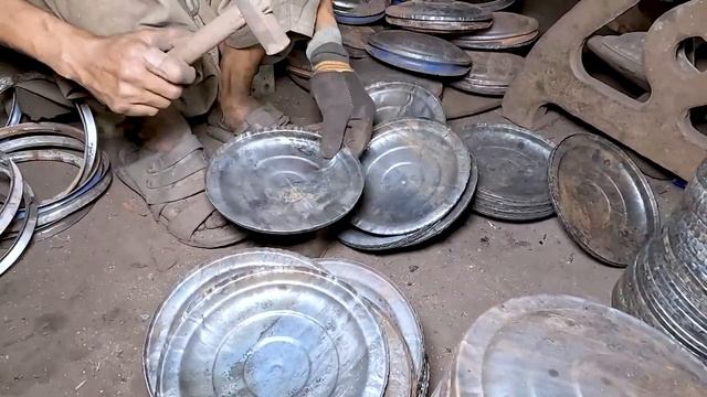 Производство колёс садовых тачек из вторсырья. Пакистан