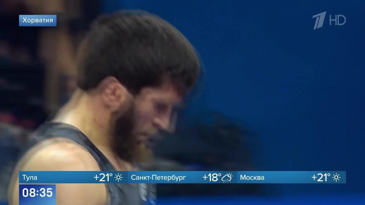 Российский борец Заур Угуев стал трехкратным чемпионом мира