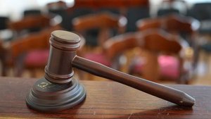 Посадивший самолет в поле пилот ходатайствовал о переносе суда в Омск