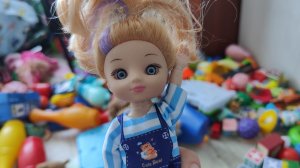играем в куклу барби и поем веселую песенку