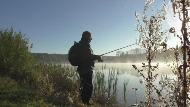 Ловля окуня в сентябре на отводной поводок. Сезонная активность окуня в осенний период. смотреть онлайн