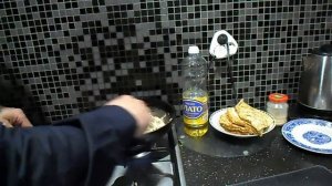 Блинчики фаршированные с начинкой из фарша и риса.