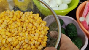 15-09-2025 готовлю салат из крабовых палочек