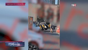 Такси врезалось в мини-фургон и перевернулось на Волгоградском проспекте / Город новостей на ТВЦ