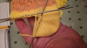 Вяжем пятку Бумеранг спицами. Простой и понятный способ.