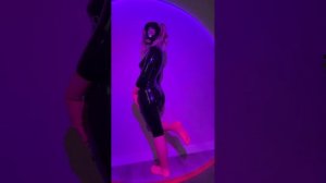 Интервью с девушкой в латексе