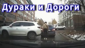 Подборка аварий и ДТП с женщинами за рулем - перепутала педали
