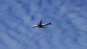 идёт на посадку