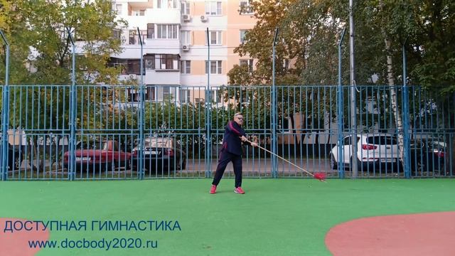 Занятия с копьём на спортплощадке (6)