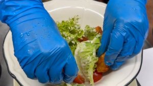 Салат а-ля Цезарь с куриным шашлыком