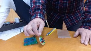 RC4P=Нурия показывает вещи которые изготовлены  руками учеников