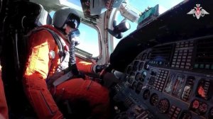 Стратегические ракетоносцы Ту-160 выполнили учебно-боевые задачи над нейтральными водами Баренцева м