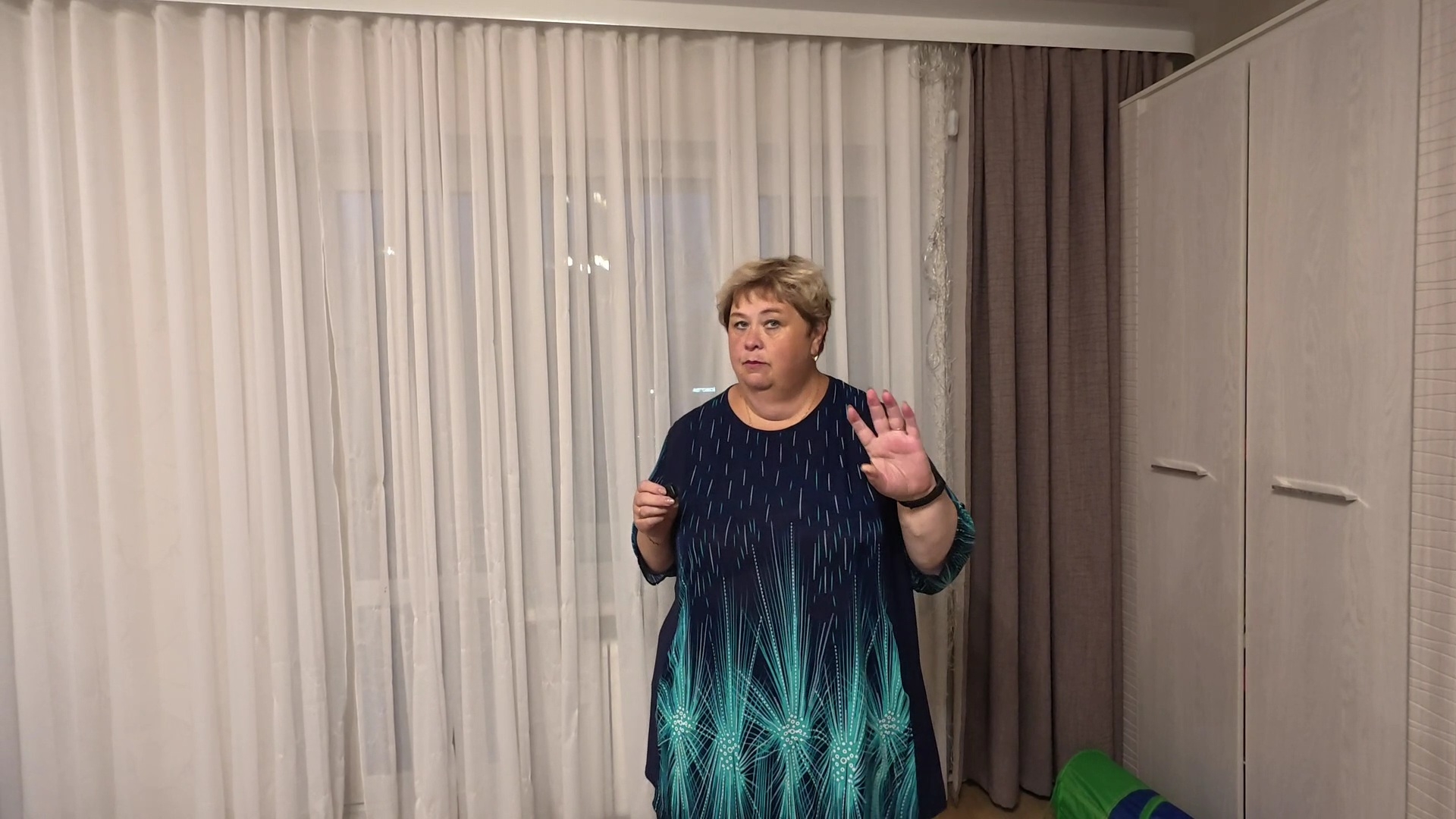 Сафар погорячился  набрал много фруктов.Заказала себе обновки.