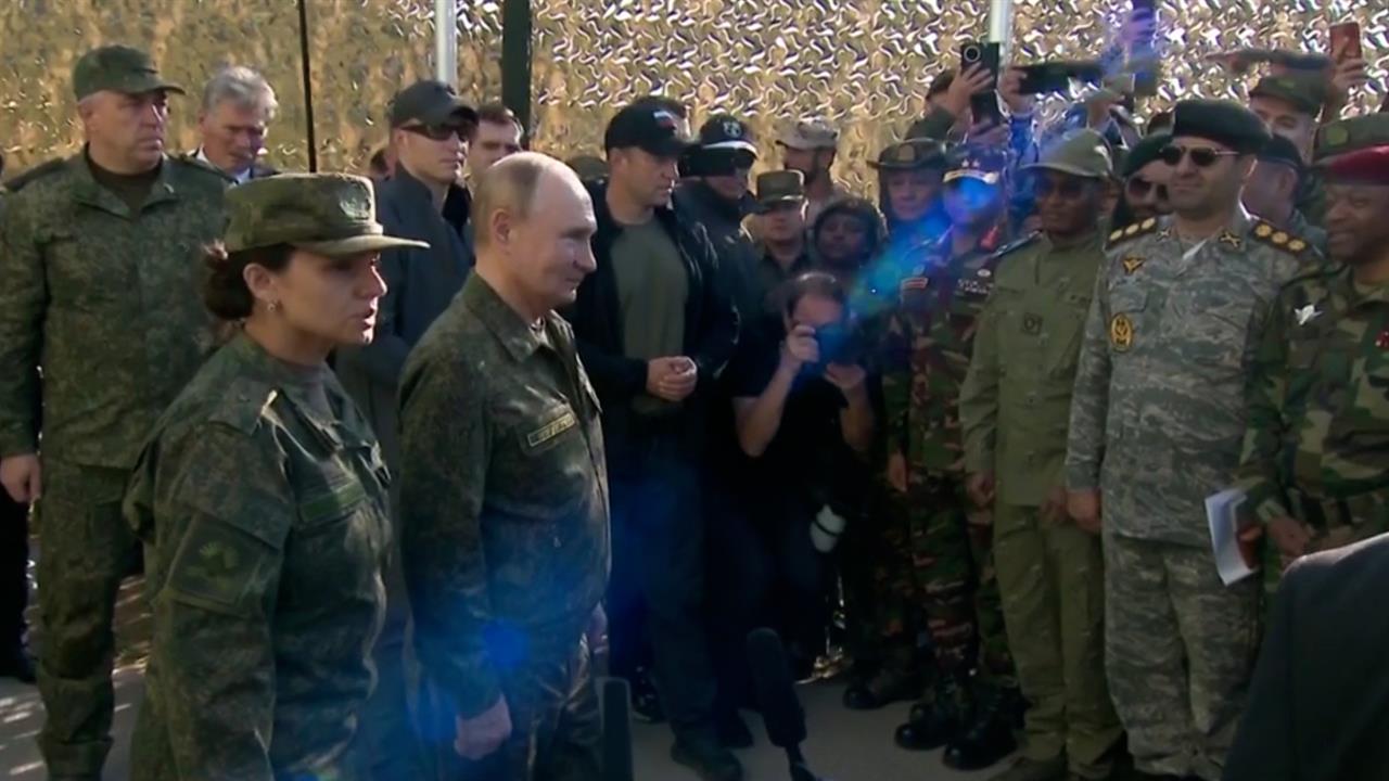 Путин принял участие в учениях "Запад-2025": видео