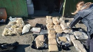 В Первоуральске полицейские изъяли из гаража более 48 кг «синтетики» и прекурсоров