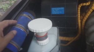 Воронка - заливная горловина в бачок омывателя