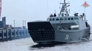 Морской и тактический десант высадился в порт условного противника