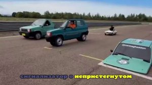 На видео попала автогонка на самых странных машинах в Италии
