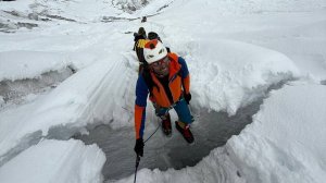 Видео с акклиматизационного выхода Бориса Егорова и Алексея Сивкова на склонах Манаслу