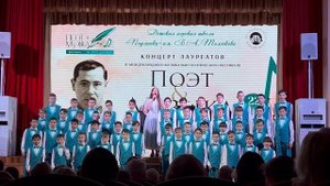 Муса Джалиль «Дороги». Читает Амира  Шарипова. "Песня о маленьком трубаче». Исполняет ДХШ «Подлипки
