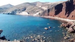 ГРЕЦИЯ. ЭГЕЙСКОЕ МОРЕ. ОСТРОВ САНТОРИНИ (ТИРА). КРАСНЫЙ ПЛЯЖ