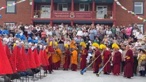 Дацан Ринпоче Багша. Монахи из монастыря Гьюто проводят ритуал торгьяк