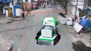 В столице Мексики грузовик провалился под асфальт