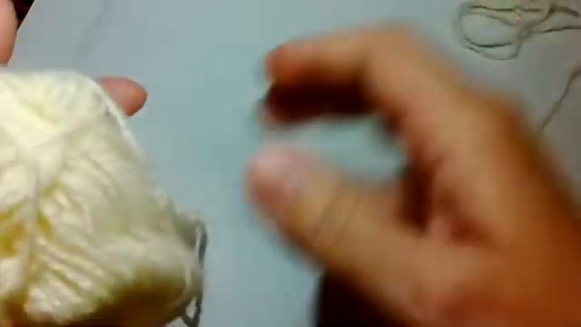 Чтобы клубок не вращался.  So that the ball does not rotate. Knitting