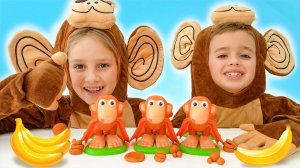 Влад и Ники играют с Monkey See Monkey Poo - Веселая история игрушек от Влада и Ники!