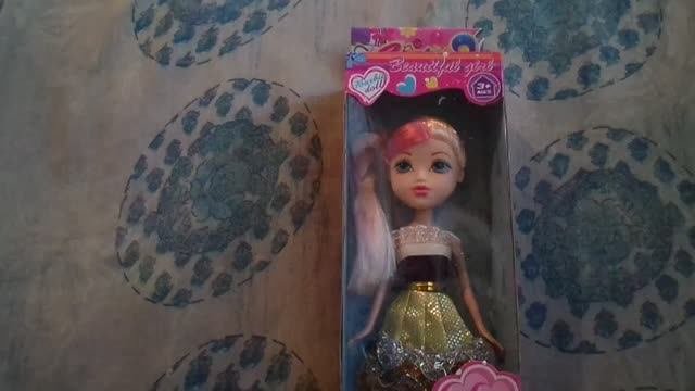 Обзор на простую нешарнирную куклу подделку на Мокси*Moxie