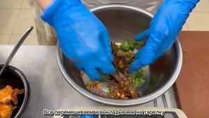 Салат-мангал с овощами гриль, говядиной, соусом барбекью