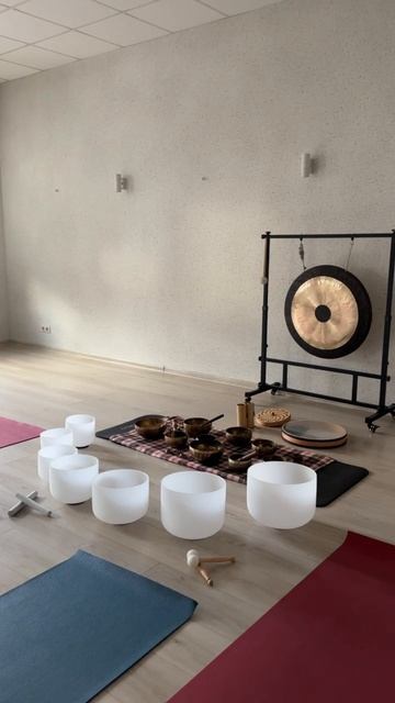 Зал в аренду с музыкальными инструментами для йогимедитации