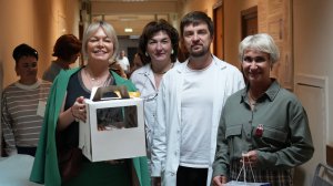 Благодарность врачам и поддержка бойцов_В госпитале Бурденко «Единая Россия» поздравила хирургов