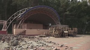 (12.09.2025) На набережной благоустраивают территорию возле памятника первостроителям