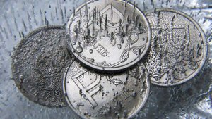 ЦБ сообщил о резком росте курса рубля к доллару и евро