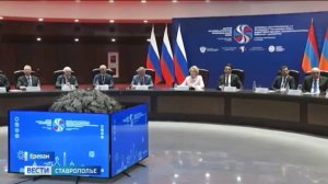 Делегация Ставрополья навестила ветерана-блокадницу в Ереване