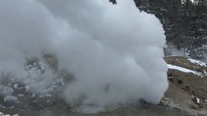 Гудит как паровоз!!Национальный парк Йеллоустоу Yellowstone National Park США)