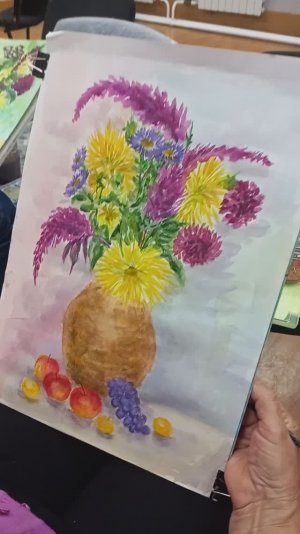 Художники-любители пишут букет с георгинами и амарантом.