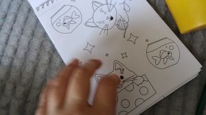 раскрашиваем детскую раскраску с котятами